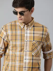 Tommy Hilfiger Men Brown & White Relaxed Fit Checked Casual Shirt
