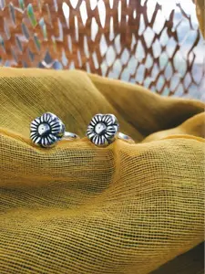 FIROZA Women Set of 2 Oxidised Silver-Toned Floral Shaped Adjustable Toe Rings