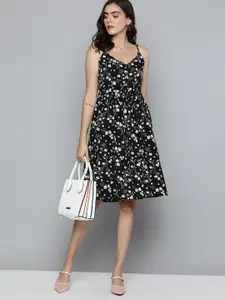 Chemistry Women Black & Off-White Floral Printed Gathered A-Line Dress