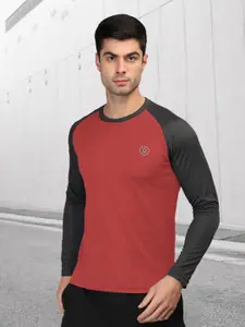 CHKOKKO Men Maroon Colourblocked Round Neck Gym T -Shirt