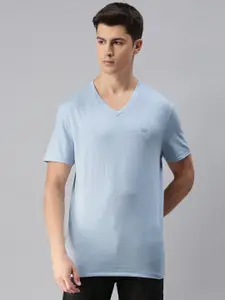 Levis Men Blue Solid V-Neck T-shirt
