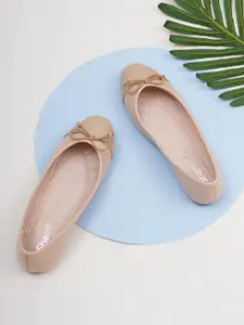 Sherrif Shoes Women Beige Textured Ballerinas