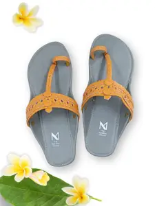 THE MADRAS TRUNK Women Brown Woven Design Leather Open Toe Kolhapuri Flats