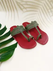 THE MADRAS TRUNK Women Red Textured Leather One Toe Flats