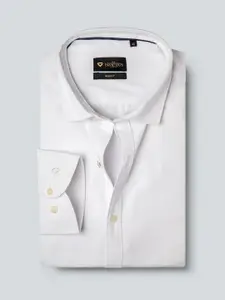 INVICTUS Men Easy Care White  Solid Pure Cotton Formal Shirt