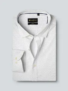 INVICTUS Men Easy Care White & Black Printed Formal Shirt