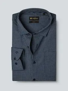 INVICTUS Men Easy Care Navy Blue & White  Checked Formal Shirt