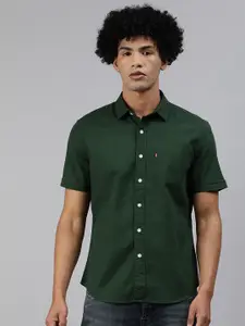 Levis Men Green Slim Fit Solid Casual Shirt