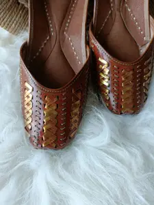 DESI COLOUR Women Brown Embellished Leather Mojaris