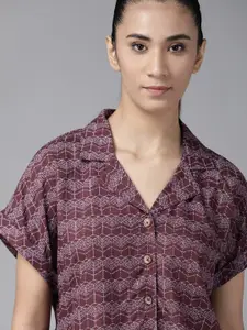 The Roadster Lifestyle Co Women Burgundy Geometric Print Ecovero Crop Casual Shirt