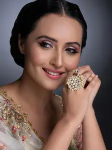 Sukkhi Meenakari Gold-Plated Blue & White Kundan-Studded Peacock-Shaped Meenakari Finger Ring