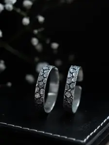 FIROZA Set of 2 Silver-Toned & Black Oxidised Hammered Effect Adjustable Thumb Toe Rings