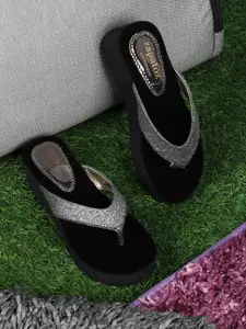 ZAPATOZ Women Grey Textured Wedge Heels