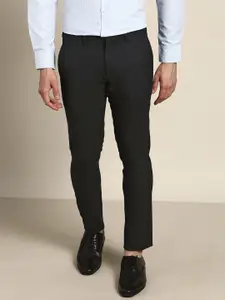 INVICTUS Men Black Solid Slim Fit Trousers
