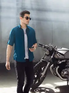 Roadster Men Teal Blue Slim Fit Solid Casual Shirt
