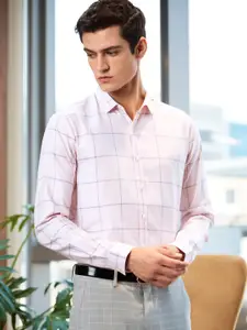 Levis Men Pink & Blue Slim Fit Opaque Checked Casual Shirt