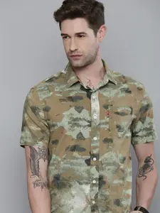 Levis Men Brown & Green Slim Fit Camoflauge Printed Casual Shirt