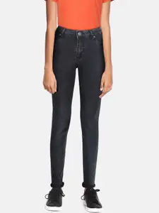 UTH by Roadster Girls Black Regular Fit Mid-Rise Light Fade Stretchable Jeans