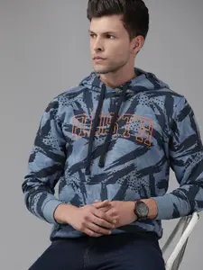 The Roadster Lifestyle Co. Men Abstract Print Hooded Sweatshirt