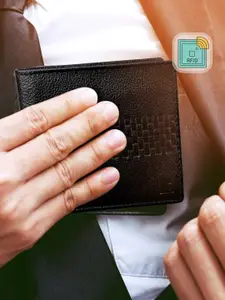 Impulse Men Black Textured Leather RFID Two Fold Wallet