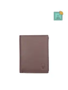 WildHorn Men Brown Textured Two Fold Leather Wallet