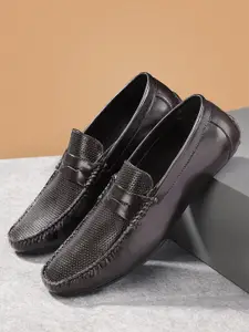 INVICTUS Men Black Snakeskin Textured Penny Driving Shoes