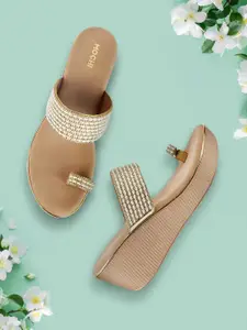 Mochi Women Gold-Toned Woven Design Sandals
