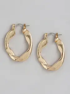 DressBerry Gold-Toned Oval Hoop Earrings