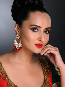 Sukkhi Maroon Gold-Plated Kundan Studded Crescent Shaped Chandbalis