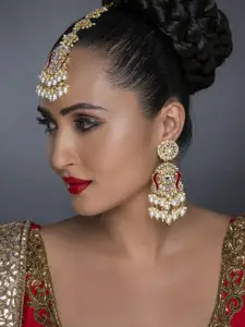 Sukkhi Gold-Plated White & Maroon Kundan-Studded & Beaded Meenakari Earring & Maangtikka Set