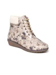 VALIOSAA Women Cream-Coloured & Grey Printed Comfort Heeled Boots