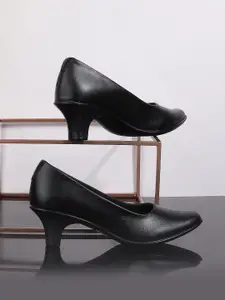 Metro Women Black Kitten Pumps