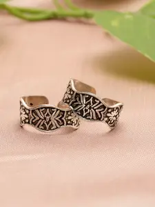 GIVA 925 Sterling Silver Set of 2 Silver Oxidised Ethnic Flower Toe Rings