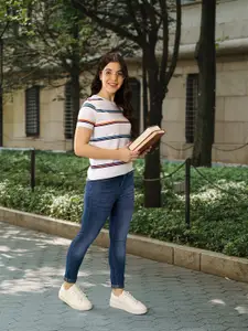 Harvard Women Blue Skinny Fit High-Rise Light Fade Stretchable Cropped Jeans