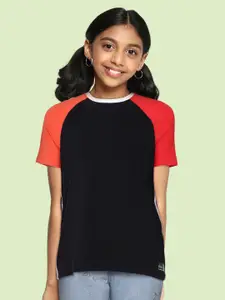 HRX by Hrithik Roshan Girls HRX-U-17 Black & Orange Colourblocked T-shirt