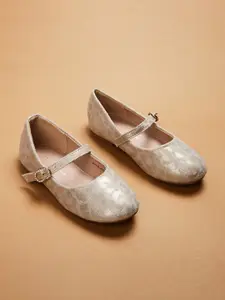 Fame Forever by Lifestyle Girls Gold-Toned Printed Ballerina Flats