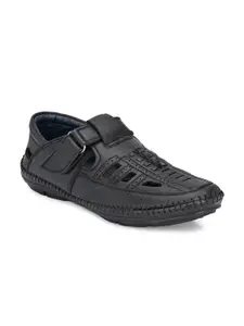The Roadster Lifestyle Co Men Black Fisherman Sandal With Velcro Closure