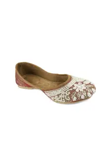 DESI COLOUR Women Maroon Embellished Ethnic Mojaris Flats