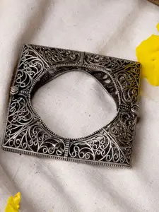 TEEJH Women Silver-Plated Oxidised Bangle