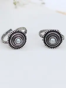 TEEJH Sliver Toned & White Silver-Plated Oxidized Adjustable Toe Rings