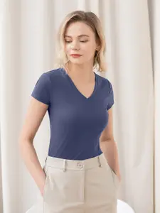 URBANIC Women Navy Blue V-Neck Slim Fit T-shirt
