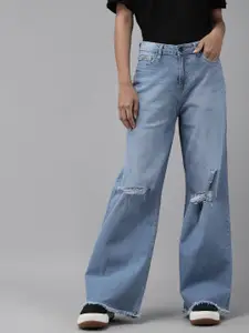 The Roadster Lifestyle Co Women Blue Wide Leg High-Rise Slash Knee Light Fade Stretchable Jeans
