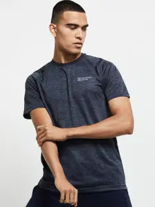 max Men Black Solid Raglan Sleeves T-shirt