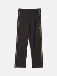 Okane Boys Black Solid Regular Fit Trackpants