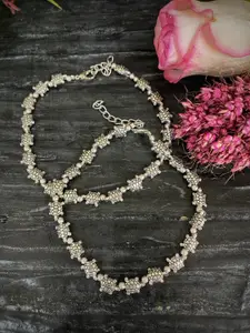 Digital Dress Room Silver-Toned & Plated Oxidised Tortoise Design Anklets