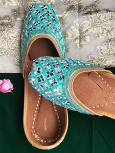 DESI COLOUR Women Sea Green Printed Leather Ethnic Mojaris Flats