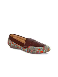 Kanvas Women Multicoloured Printed Loafers