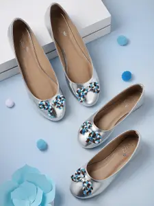 Sangria Girls Silver-Toned Solid Ballerinas with Bow Detail