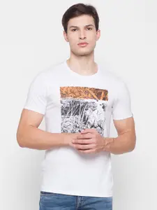 SPYKAR Men White Printed Slim Fit T-shirt