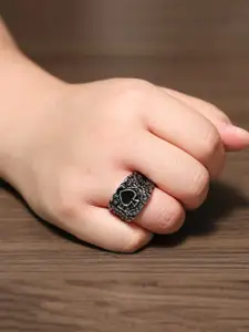 Yellow Chimes Silver-Toned & Black Stainless Steel Square Spade Finger Ring